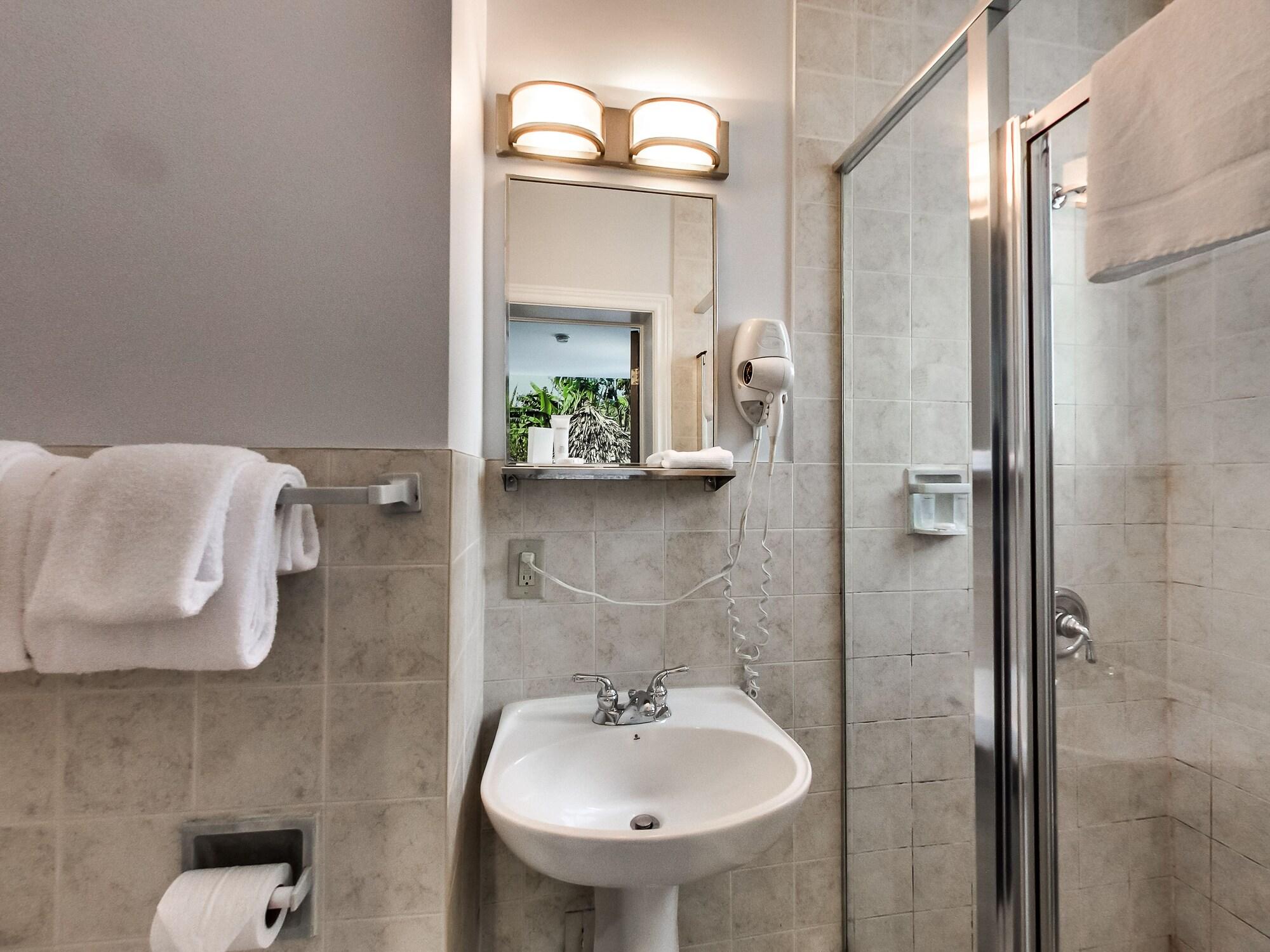 Isabella Hotel & Suites Toronto Bagian luar foto