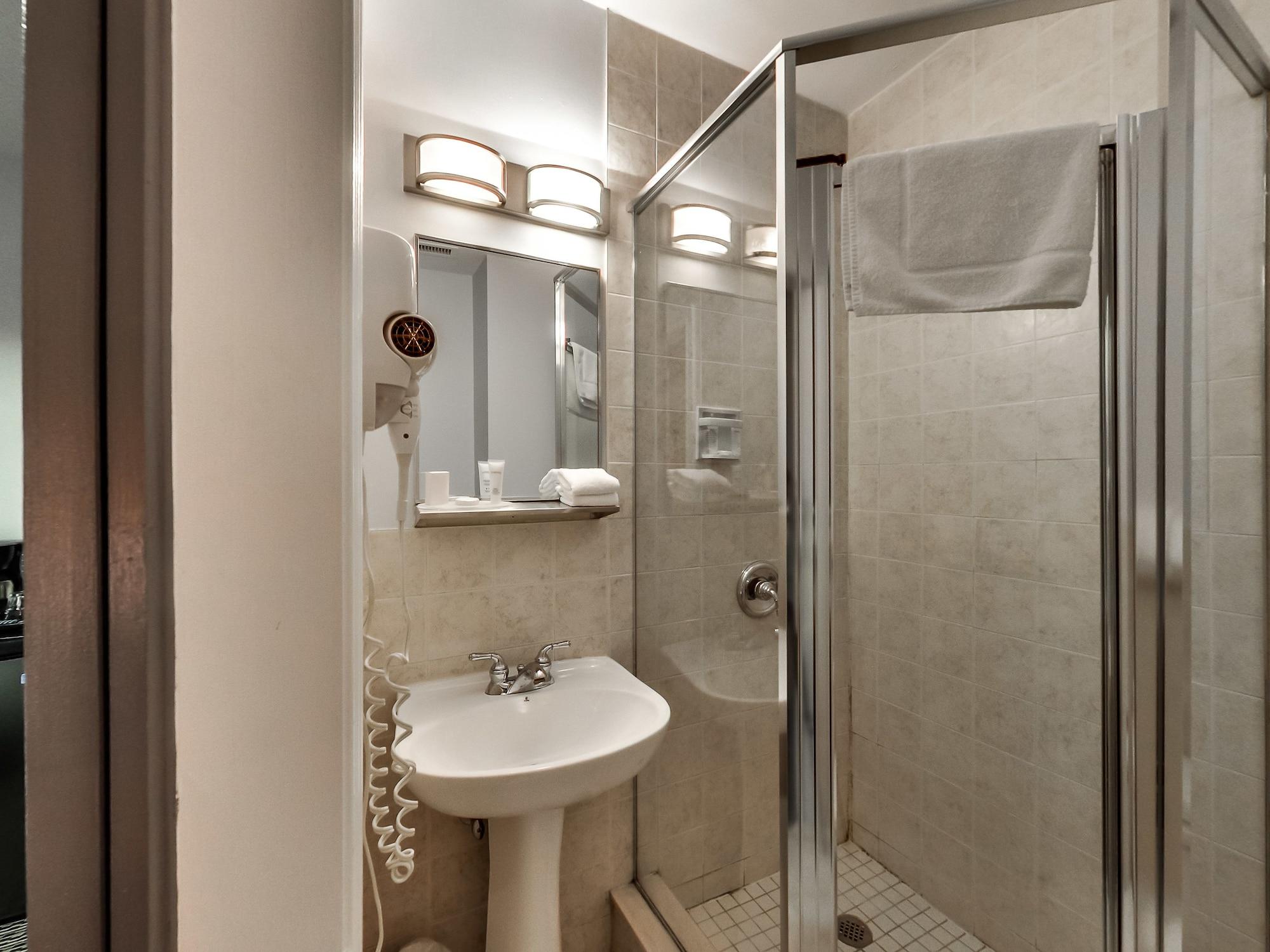 Isabella Hotel & Suites Toronto Bagian luar foto
