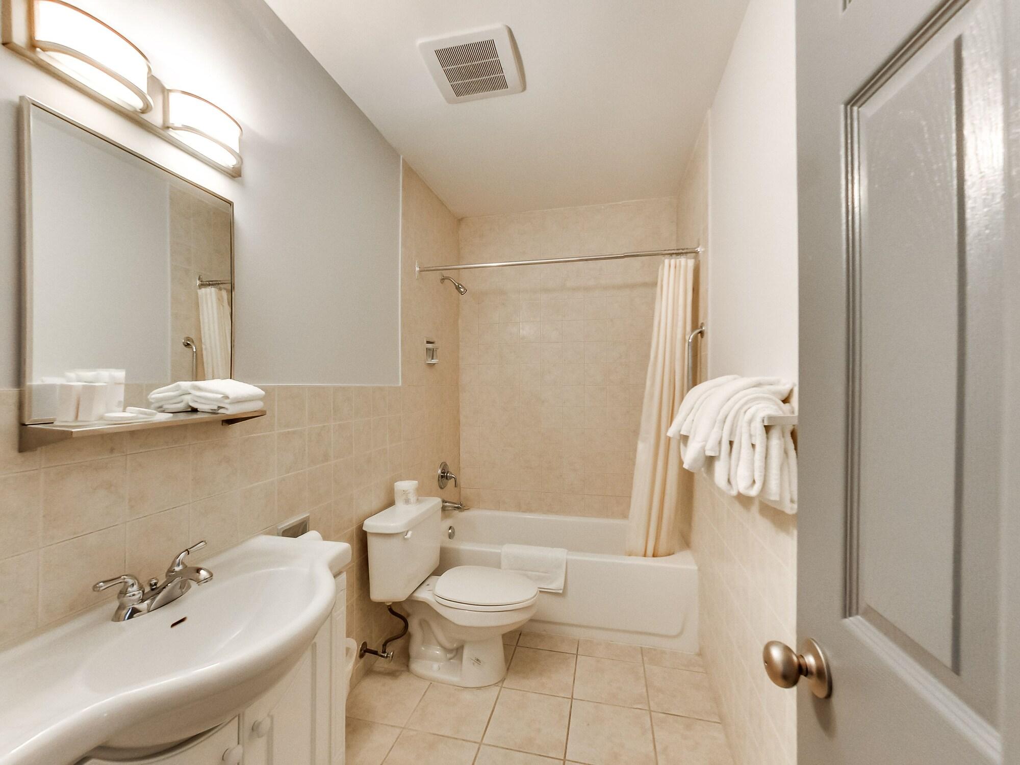Isabella Hotel & Suites Toronto Bagian luar foto