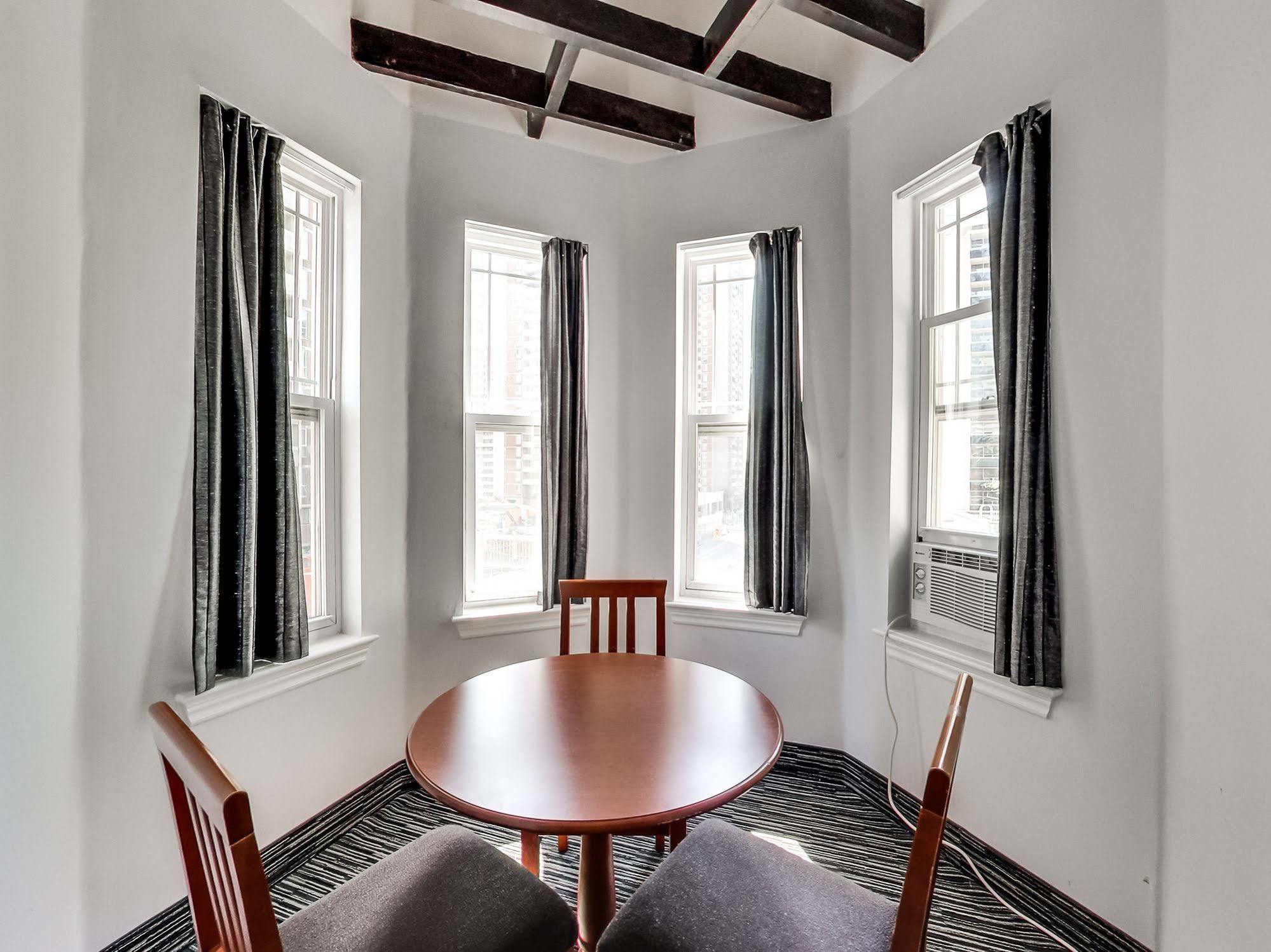 Isabella Hotel & Suites Toronto Bagian luar foto