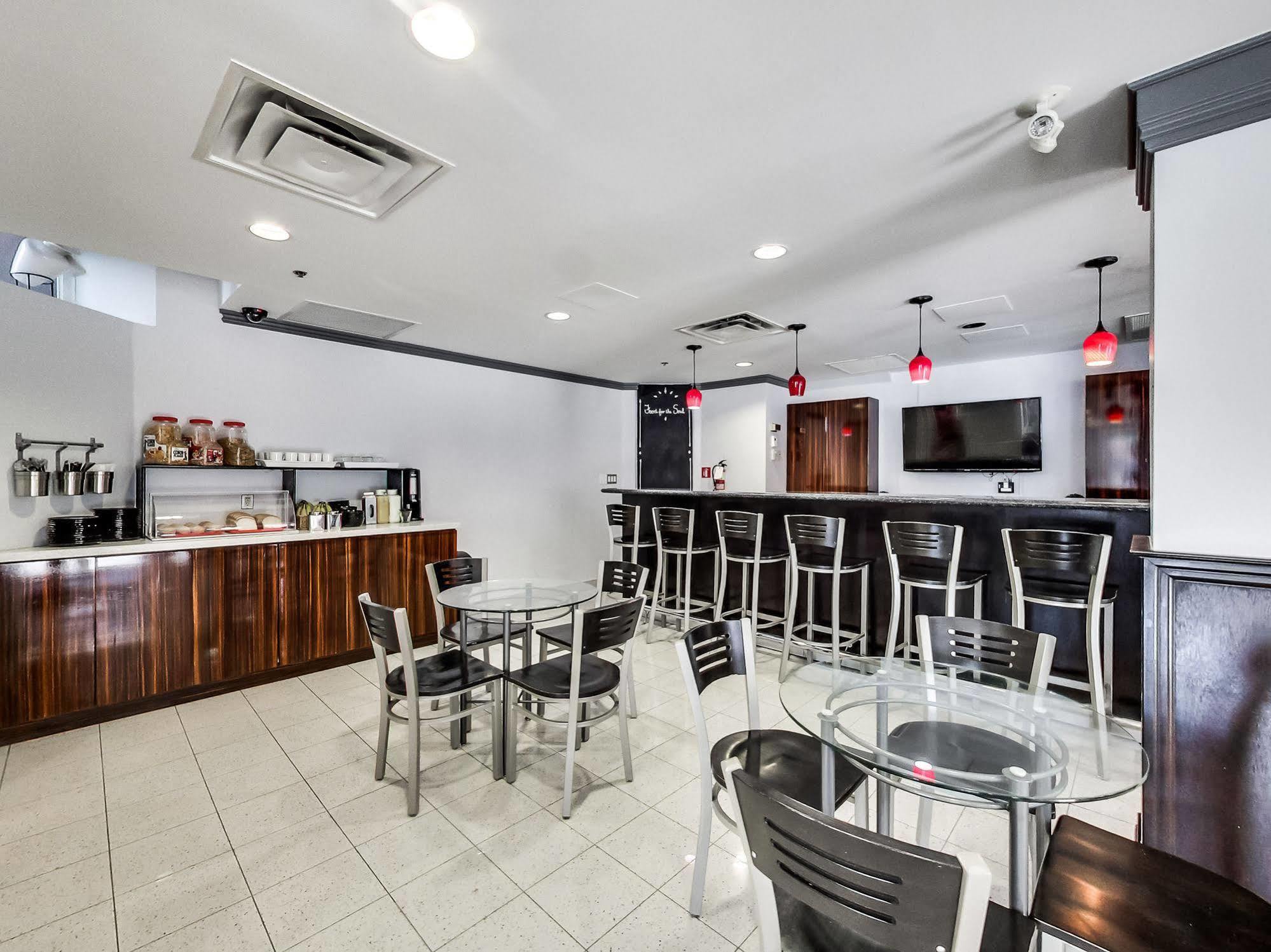 Isabella Hotel & Suites Toronto Bagian luar foto